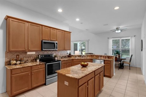 House in Orlando, Florida 4 bedrooms, 290.04 sq.m. № 1786302 - photo 4