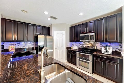 House in Orlando, Florida 5 bedrooms, 289.2 sq.m. № 2147566 - photo 24