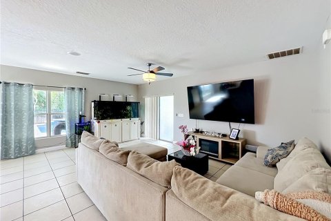 House in Orlando, Florida 5 bedrooms, 289.2 sq.m. № 2147566 - photo 30