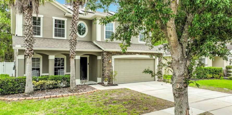 House in Orlando, Florida 5 bedrooms, 289.2 sq.m. № 2147566