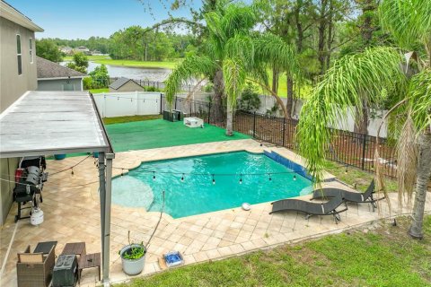 House in Orlando, Florida 5 bedrooms, 289.2 sq.m. № 2147566 - photo 3