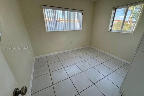 Снять в аренду виллу или дом в Хайалиа, Флорида 3 спальни, 133.78м2, № 2051710 - фото 8