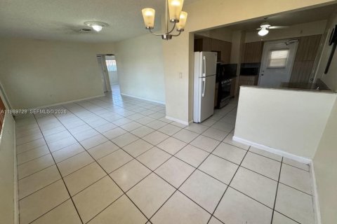 Снять в аренду виллу или дом в Хайалиа, Флорида 3 спальни, 133.78м2, № 2051710 - фото 4