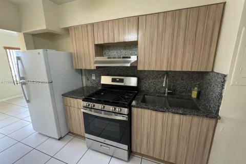 Снять в аренду виллу или дом в Хайалиа, Флорида 3 спальни, 133.78м2, № 2051710 - фото 6