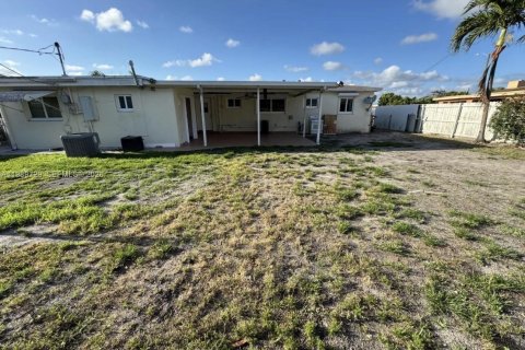 Снять в аренду виллу или дом в Хайалиа, Флорида 3 спальни, 133.78м2, № 2051710 - фото 15