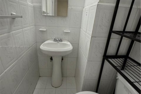 Снять в аренду виллу или дом в Хайалиа, Флорида 3 спальни, 133.78м2, № 2051710 - фото 11