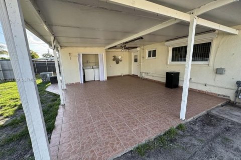 Снять в аренду виллу или дом в Хайалиа, Флорида 3 спальни, 133.78м2, № 2051710 - фото 13