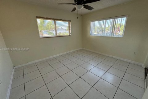 Снять в аренду виллу или дом в Хайалиа, Флорида 3 спальни, 133.78м2, № 2051710 - фото 7