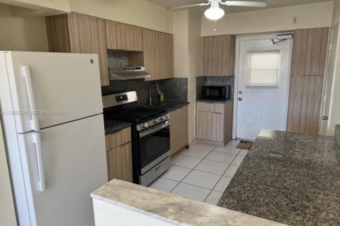 Снять в аренду виллу или дом в Хайалиа, Флорида 3 спальни, 133.78м2, № 2051710 - фото 5