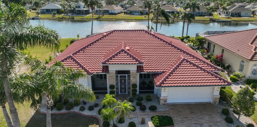 House in Sun City Center, Florida 3 bedrooms, 203.55 sq.m. № 1615540