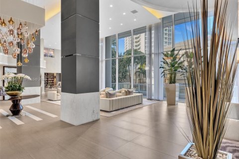 Condo in Aventura, Florida № 2081151 - photo 11