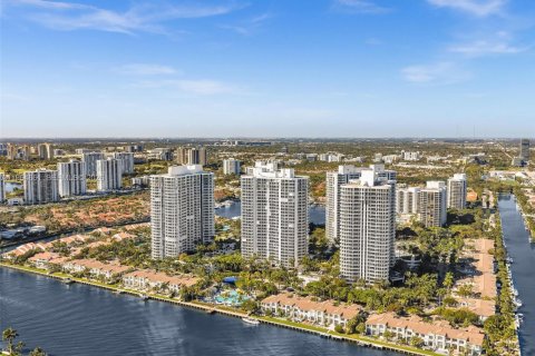 Condo in Aventura, Florida № 2081151 - photo 15