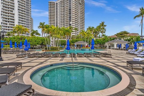 Condo in Aventura, Florida № 2081151 - photo 19
