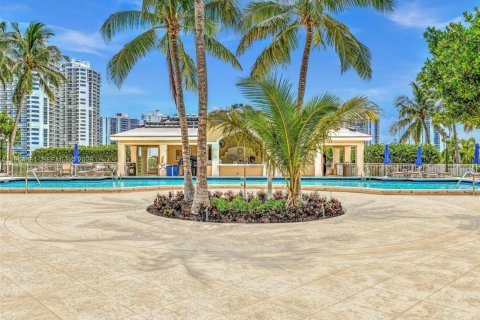 Condo in Aventura, Florida № 2081151 - photo 17