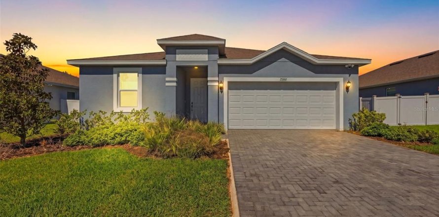 Villa ou maison à Tavares, Floride 4 chambres, 164.99 m2 № 2419066