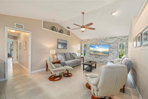 Villa ou maison à vendre à Punta Gorda, Floride: 4 chambres, 219.06 m2 № 2415407 - photo 15