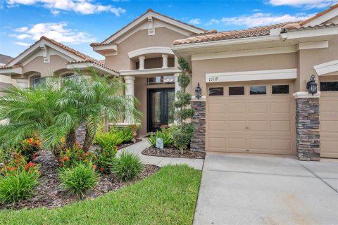 House in New Port Richey, Florida 5 bedrooms, 335.28 sq.m. № 2294592 - photo 5