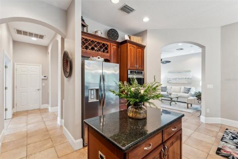 House in New Port Richey, Florida 5 bedrooms, 335.28 sq.m. № 2294592 - photo 21