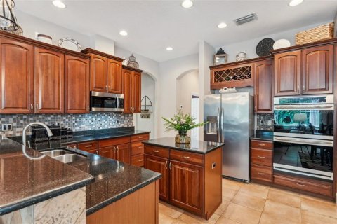 House in New Port Richey, Florida 5 bedrooms, 335.28 sq.m. № 2294592 - photo 22