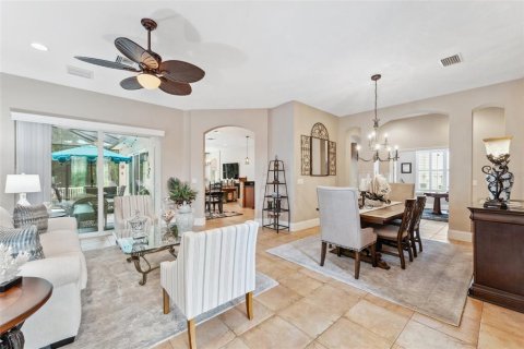 House in New Port Richey, Florida 5 bedrooms, 335.28 sq.m. № 2294592 - photo 8