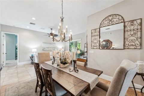 House in New Port Richey, Florida 5 bedrooms, 335.28 sq.m. № 2294592 - photo 14