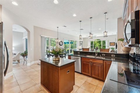 House in New Port Richey, Florida 5 bedrooms, 335.28 sq.m. № 2294592 - photo 19