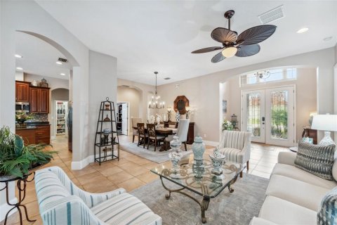 House in New Port Richey, Florida 5 bedrooms, 335.28 sq.m. № 2294592 - photo 11