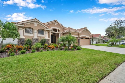 House in New Port Richey, Florida 5 bedrooms, 335.28 sq.m. № 2294592 - photo 3