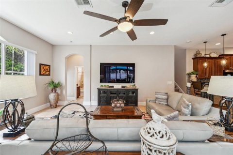 House in New Port Richey, Florida 5 bedrooms, 335.28 sq.m. № 2294592 - photo 25