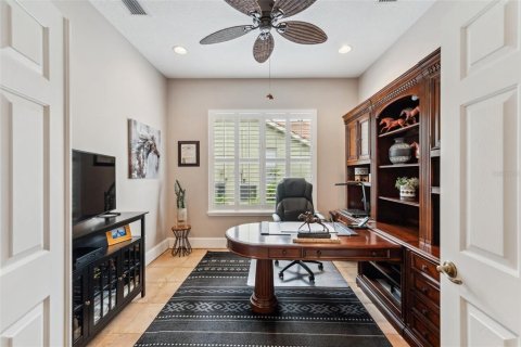 House in New Port Richey, Florida 5 bedrooms, 335.28 sq.m. № 2294592 - photo 16
