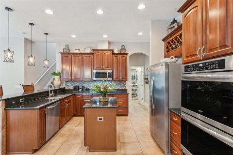 House in New Port Richey, Florida 5 bedrooms, 335.28 sq.m. № 2294592 - photo 23