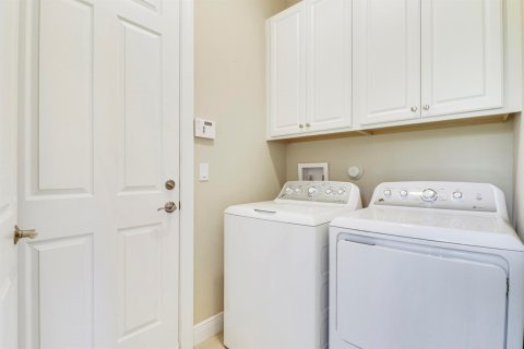 House in Port St. Lucie, Florida 3 bedrooms, 152.92 sq.m. № 2086533 - photo 25
