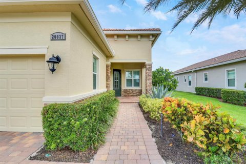 House in Port St. Lucie, Florida 3 bedrooms, 152.92 sq.m. № 2086533 - photo 2