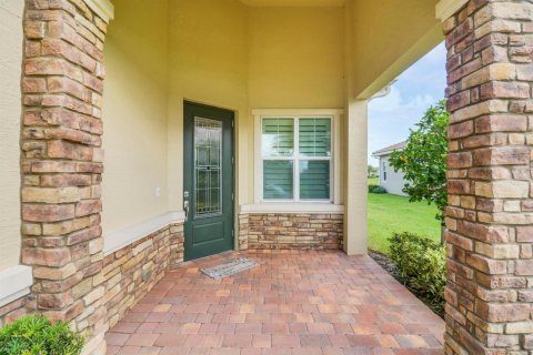 House in Port St. Lucie, Florida 3 bedrooms, 152.92 sq.m. № 2086533 - photo 3