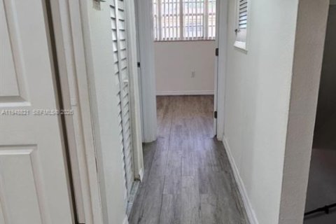 Купить кондоминиум в Суитуотер, Флорида 4 спальни, 96.99м2, № 2005696 - фото 5