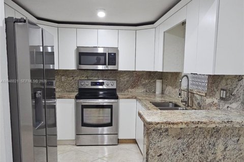 Купить кондоминиум в Суитуотер, Флорида 4 спальни, 96.99м2, № 2005696 - фото 14