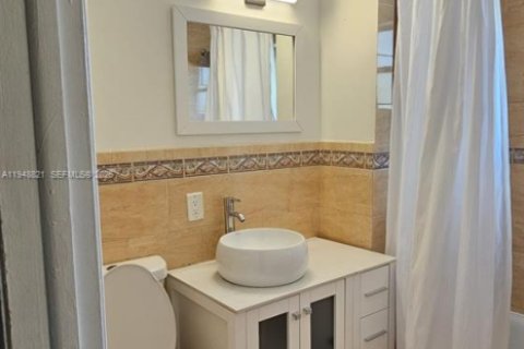 Купить кондоминиум в Суитуотер, Флорида 4 спальни, 96.99м2, № 2005696 - фото 4