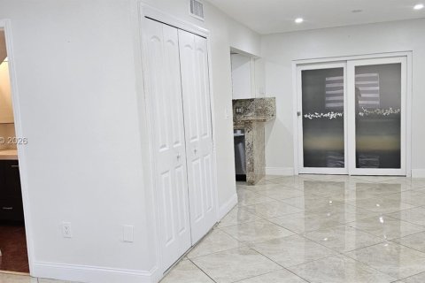 Купить кондоминиум в Суитуотер, Флорида 4 спальни, 96.99м2, № 2005696 - фото 10