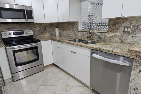 Купить кондоминиум в Суитуотер, Флорида 4 спальни, 96.99м2, № 2005696 - фото 15