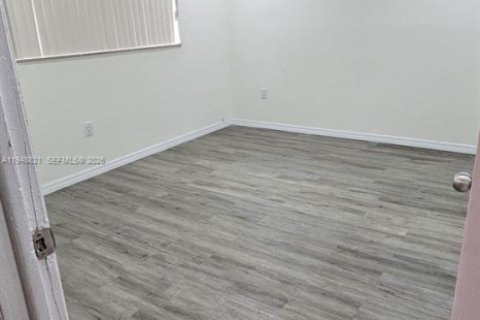 Купить кондоминиум в Суитуотер, Флорида 4 спальни, 96.99м2, № 2005696 - фото 6