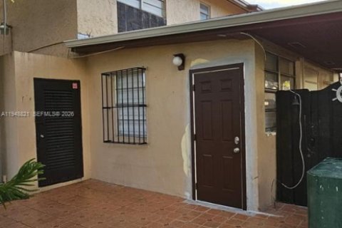 Купить кондоминиум в Суитуотер, Флорида 4 спальни, 96.99м2, № 2005696 - фото 2