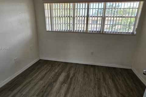 Купить кондоминиум в Суитуотер, Флорида 4 спальни, 96.99м2, № 2005696 - фото 8