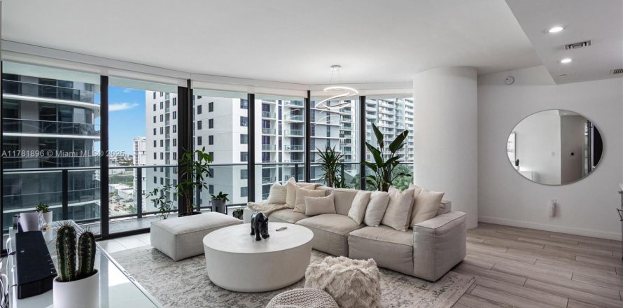 Condominio en Miami, Florida, 2 dormitorios № 1643768
