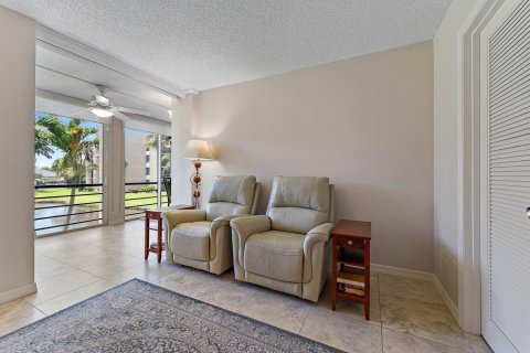 Condo in Jensen Beach, Florida, 2 bedrooms  № 1092893 - photo 1