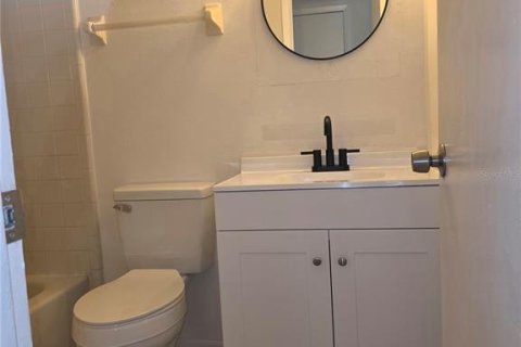 Duplex à vendre à Orlando, Floride: 2 chambres, 88.54 m2 № 2234467 - photo 9