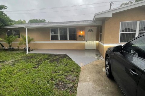 Villa ou maison à vendre à Pembroke Pines, Floride: 4 chambres, 129.13 m2 № 1947598 - photo 1