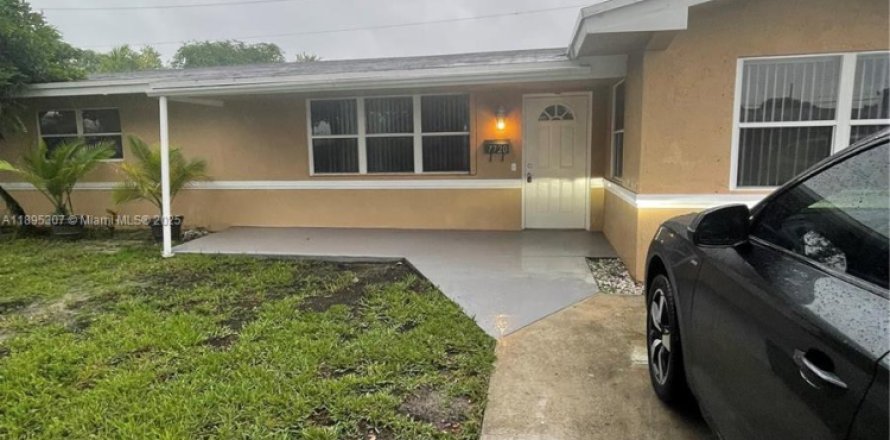 Villa ou maison à Pembroke Pines, Floride 4 chambres, 129.13 m2 № 1947598