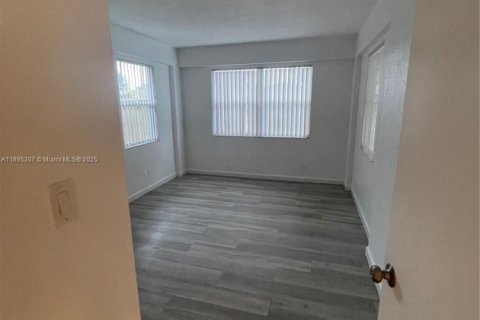 Villa ou maison à vendre à Pembroke Pines, Floride: 4 chambres, 129.13 m2 № 1947598 - photo 7