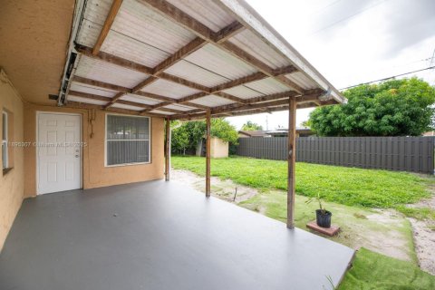 Villa ou maison à vendre à Pembroke Pines, Floride: 4 chambres, 129.13 m2 № 1947598 - photo 14