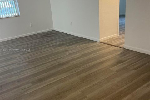 Villa ou maison à vendre à Pembroke Pines, Floride: 4 chambres, 129.13 m2 № 1947598 - photo 5